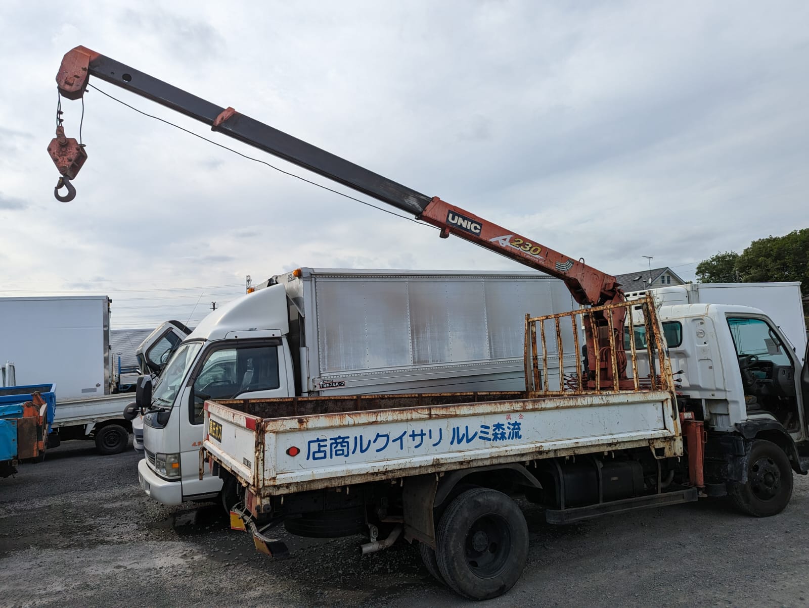 MITSUBISHI FUSO CANTER CRANE